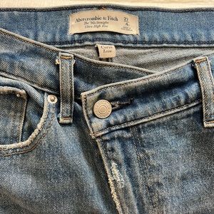 Abercrombie & Fitch 90’s Straight Leg “Curve Love” collection pant